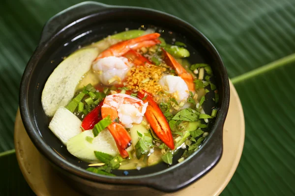 Sopa agria con almejas y hojas de eneldo — Foto de Stock