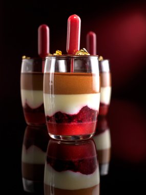 Siyah renkli kokteyl 