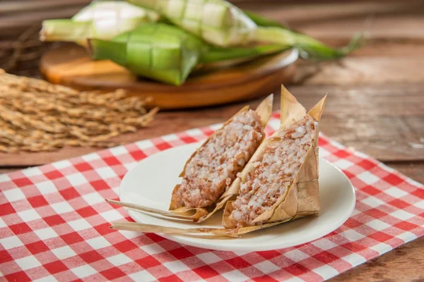 Plate of sticky cake on the table in restaurant — Stock Photo, Image