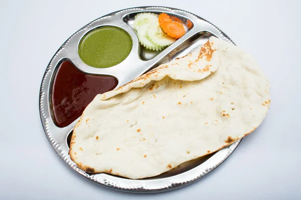 Menù indiano con pane e salsa — Foto Stock