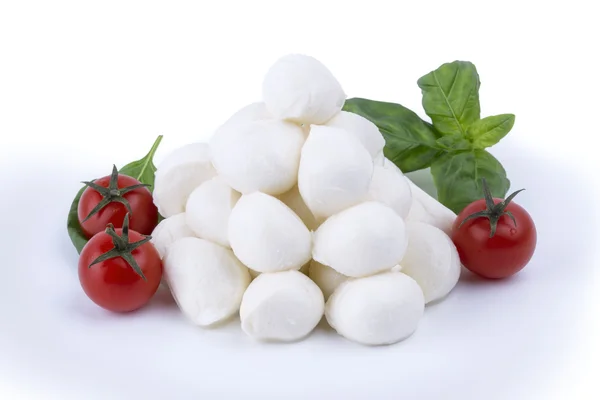 Ser mozzarella Buffalo z mleka Alibovalo na tył biały — Zdjęcie stockowe