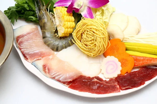 Olla caliente vietnamita de camarones, carne de res, pescado fresco, maíz, champiñones , — Foto de Stock