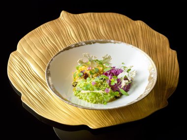 B sanat tabakta Senfoni ve bitkisel havyar karnabahar