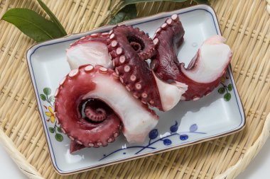 Taze çiğ ayak bambu tepsi ahtapot denilen kum Giyotin