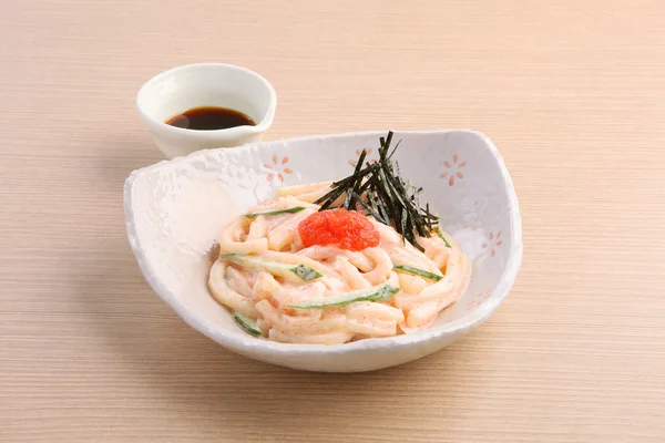 Macarrão japonês de Hakata Mentai Mayo Udon com molho de soja em w — Fotografia de Stock