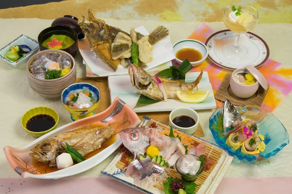 Spring Banquet Kaiseki seafood meal with braised and steamed sna — Stock Photo, Image