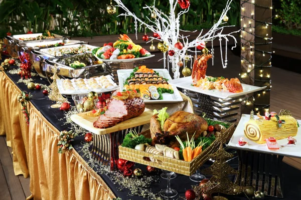 Delightful Christmas buffet with roasted chicken, beef, pork, se — Stock Photo, Image