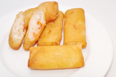 Beyaz bir arka plan üzerinde Cha Gio veya Vietnamca bahar rulo