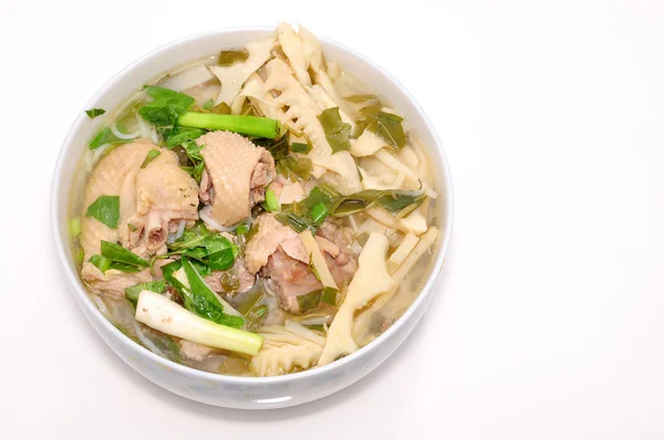 Topuz Mang Vit veya Vietnamca pirinç şehriye bambu sürgünleri ve ördek salatası ile