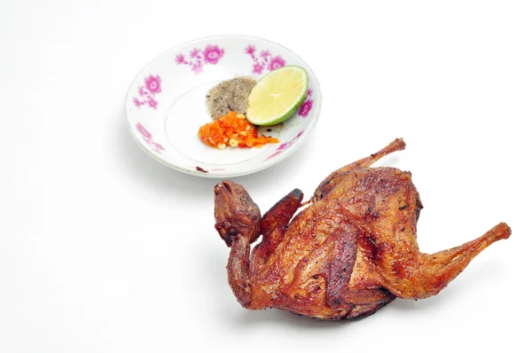 Puyuh panggang Vietnam dengan latar belakang putih — Stok Foto
