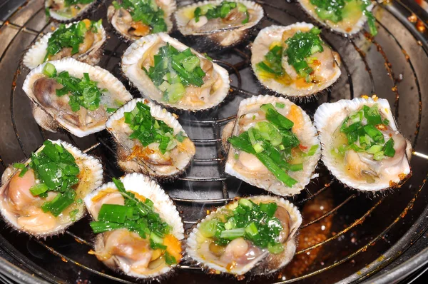 Filetes de concha en la parrilla — Foto de Stock