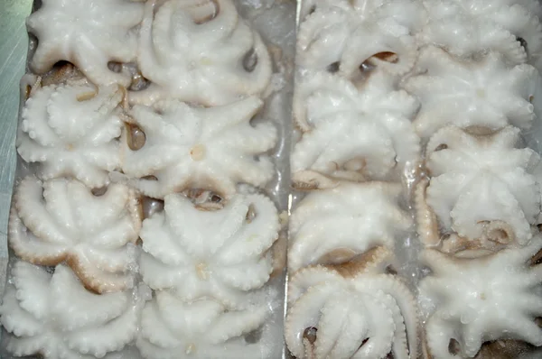Polpo congelato destinato all'esportazione in una fabbrica di prodotti ittici in Vietnam — Foto Stock