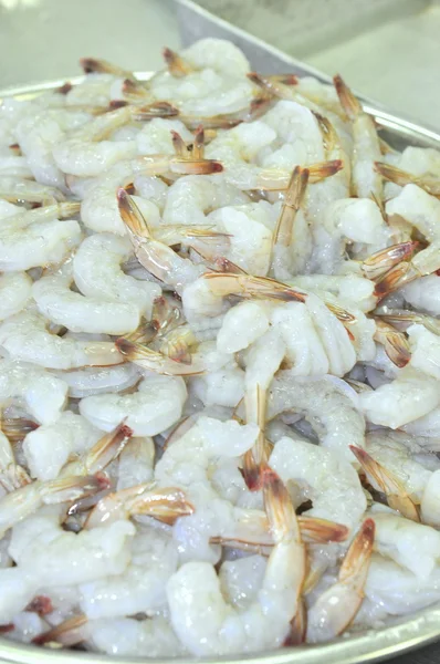 Tra Vinh, Vietnam - November 19, 2012: Peeled shrimps are about being put into the frozen machine in a seafood factory in the mekong delta of Vietnam — Stock Photo, Image