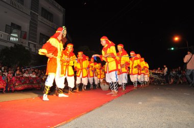 Phu Yen, Vietnam - 30 Mart 2014: Cau Ngu balina Festivali olarak da adlandırılır, Vietnam hava almak için talep eden balıkçı için en büyük festivali festivaldir rüzgarsız deniz ve balık tutma şans