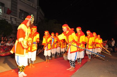 Phu Yen, Vietnam - 30 Mart 2014: Cau Ngu balina Festivali olarak da adlandırılır, Vietnam hava almak için talep eden balıkçı için en büyük festivali festivaldir rüzgarsız deniz ve balık tutma şans