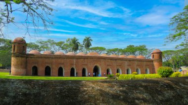 Bagerhat, Bangladeş 'te 60 kubbe camisi.