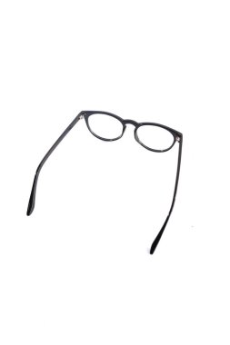 İzolasyon gözlükleri beyaz arka planda. Yukarıdaki fotoğrafta siyah gözlük çerçeveleri beyaz arkaplanda.