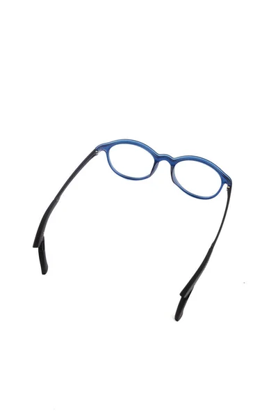 白色背景隔离眼镜 圆形的眼镜框 带有鼻孔蓝色的耳朵锁 照片上方白色背景上的眼镜 — 图库照片