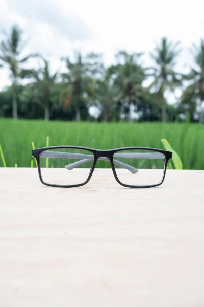 Zwarte Doos Glazen Met Combinatie Houten Planken Een Achtergrond Van — Stockfoto