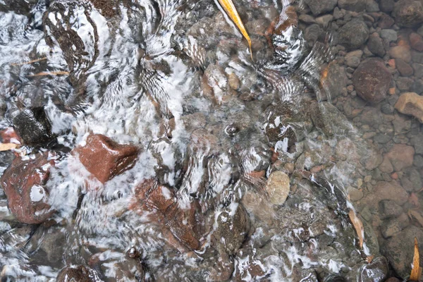 Temiz Nehir Akışı Arkaplanı. Rivers ve Rocks. Doğa Arka Gruplaması