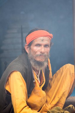 20-01-2019, Allahabad, Haridwar, Nashik, ve Ujain, Kumbh Mela, Kumbha Mela Hinduizm 'de büyük bir hac ve festivaldir. Nehir kıyısındaki dört kutsal bölgede yaklaşık 12 yıllık bir döngü içinde kutlanır. Naga Baba Lütuf, Sadhu, Baba