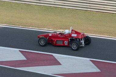 25-05-2019, Buddh International Circuit, Great Noida, Uttar Pradesh, Formula 1, tek koltuklu, açık kokpitli, açık tekerlekli, ön ve arka kanatları sağlam bir yarış arabası ve sürücü koltuğunun arkasına yerleştirilmiş bir motor.. 