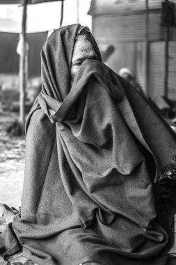 20-01-2019, Allahabad, Haridwar, Nashik, ve Ujain, Kumbh Mela, Kumbha Mela Hinduizm 'de büyük bir hac ve festivaldir. Nehir kıyısındaki dört kutsal bölgede yaklaşık 12 yıllık bir döngü içinde kutlanır. Naga Baba Lütuf, Sadhu, Baba