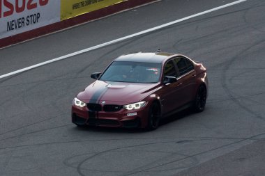 28-05-2019, Delhi, Araba Fuarı Festivali. Bu süre zarfında insanlar arabalarını gösteriye getirir ve dublörleri ve lüks arabaları gösterirler.