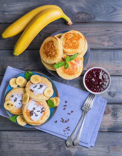 Beautiful breakfast frieds banana fritter decorated additives — 스톡 사진