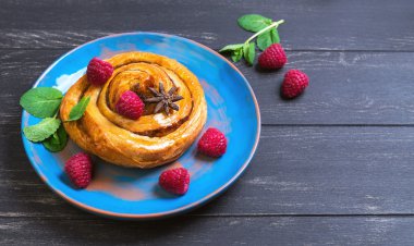 Denish Bun with raspberry