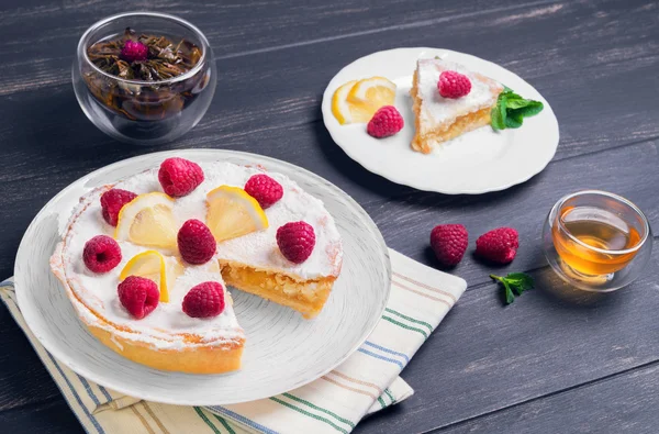 Pastel con relleno de limón — Foto de Stock