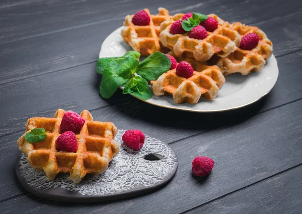 Belgian lush round waffles with fresh raspberries — 스톡 사진