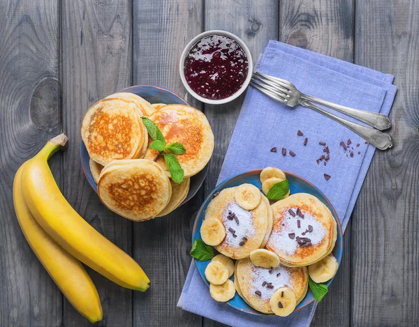 Beautiful breakfast frieds banana fritter decorated additives — 스톡 사진