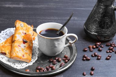 Kahve ve bisküvi iki adet bira