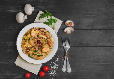 risotto with chicken meat and mushrooms 