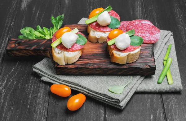 Kleine Tapas-Sandwiches — Stockfoto