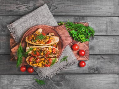 Baked doldurulmuş vejetaryen yemek 