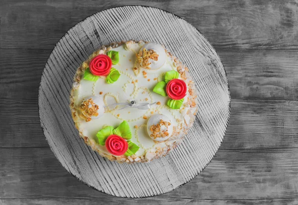 Smetana, sušenky dort s růží — Stock fotografie
