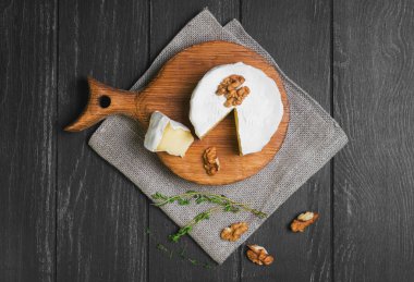 Camembert food photo