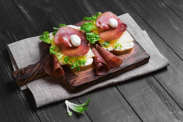 Zwei Sandwiches Bruschetta — Stockfoto