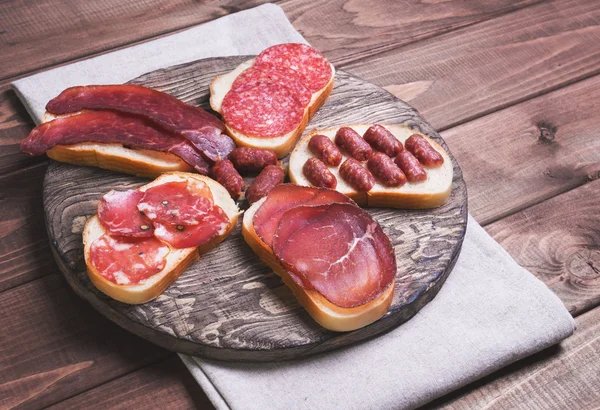 Sandwiches with smoked and jerked meat — Stockfoto