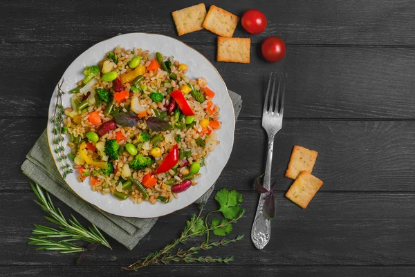 Veganistische biologische voedselsalade — Stockfoto