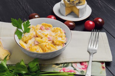 Peynir soslu Tortellini.