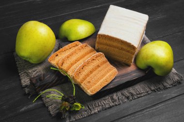 Elmalı Bisküvi pasta