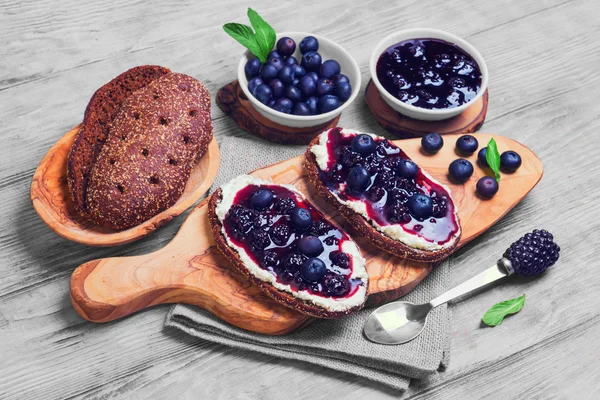 Sweet berry crostini — Φωτογραφία Αρχείου