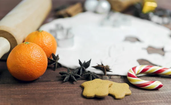 Em uma mesa de madeira fundo composição de Natal — Fotografia de Stock