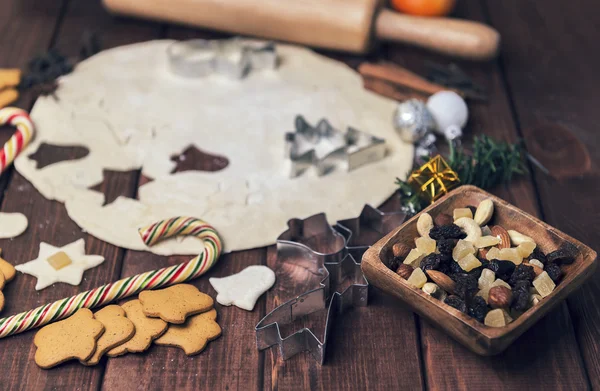 Em uma mesa de madeira fundo composição de Natal — Fotografia de Stock