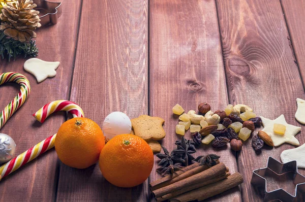 Em uma mesa de madeira fundo composição de Natal — Fotografia de Stock