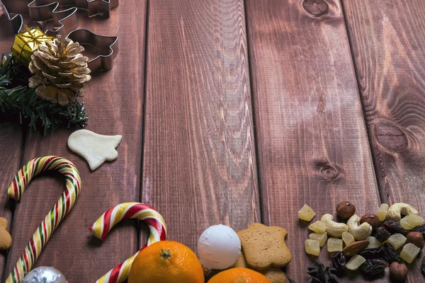 Em uma mesa de madeira fundo composição de Natal — Fotografia de Stock
