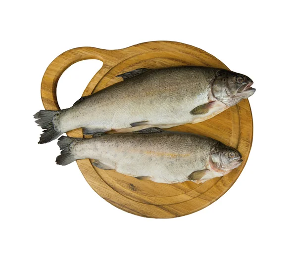 Trucha fresca de pescado crudo es dos piezas en el tablero —  Fotos de Stock